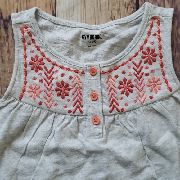 Embroidered Floral Tank - Picture 2 of 4